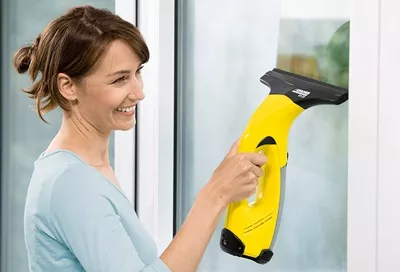 تولید اولین دستگاه شیشه شوی (Window Vac)